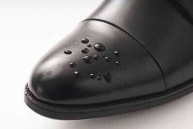 特殊配合の軽量素材！多少の雨も大丈夫