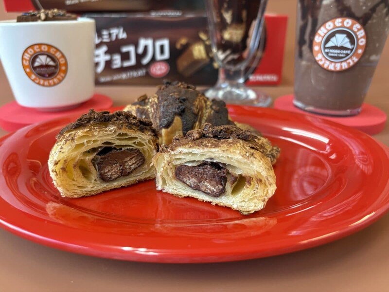 【濃厚チョコが幸せすぎる】サンマルクカフェ×キットカットは激アツ！「Wサクッサク食感」のチョコクロがヤバうまい…全4種を実食レビュー