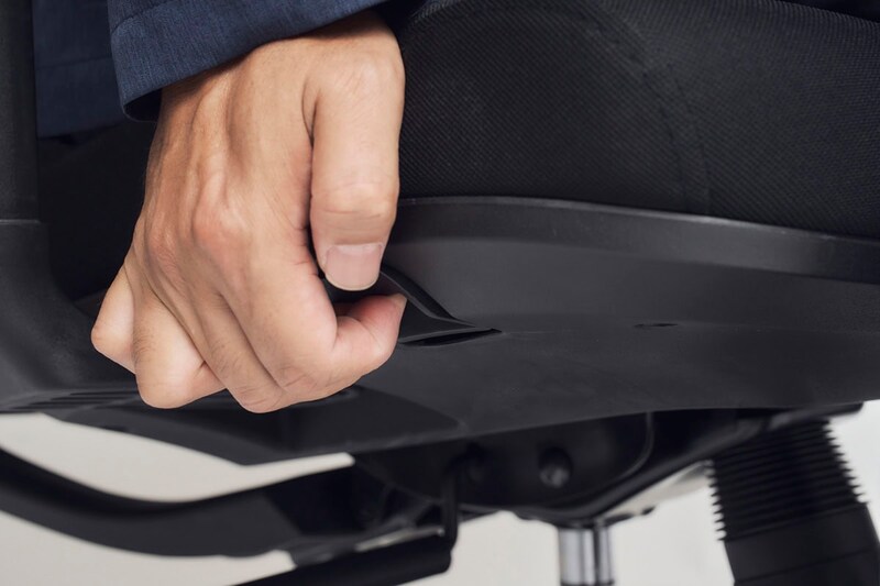 座面の奥行きも調節できる