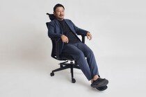 【3万円切りの凄すぎるチェア】モノ雑誌編集長が2カ月使って実感「イトーキの高性能メッシュチェア」は買って間違いなかった最優秀モノ！／『コレ買いです』Vol.136