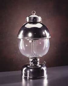 真夜中の太陽と称された「アーク・ランタン」は、100ヤード四方に光りが届くほどの明るさだった