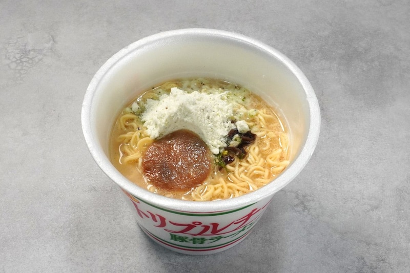 サンポー
トリプルチーズ豚骨ラーメン
