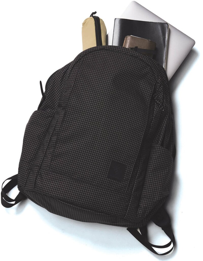 コロンビア独自の撥水機能「オムニシールド」、強度と耐久性に優れた「ROBIC」ナイロンと超高分子量ポリエチレン「EXTREEMA」を格子状に組み合わせた素材がスゴイ