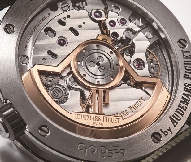 約7年の開発期間を経て完成された３針自動巻き用のCal.4302を搭載