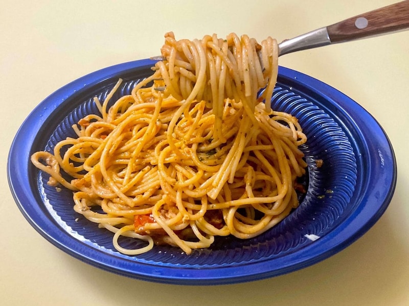 成城石井自家製 イタリア産リコッタチーズとバジルのトマトソースパスタ