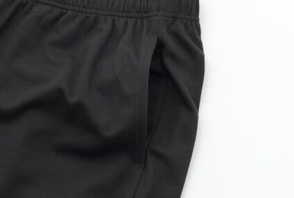 [気持ち良さの秘密はココ］便利なポケット付き