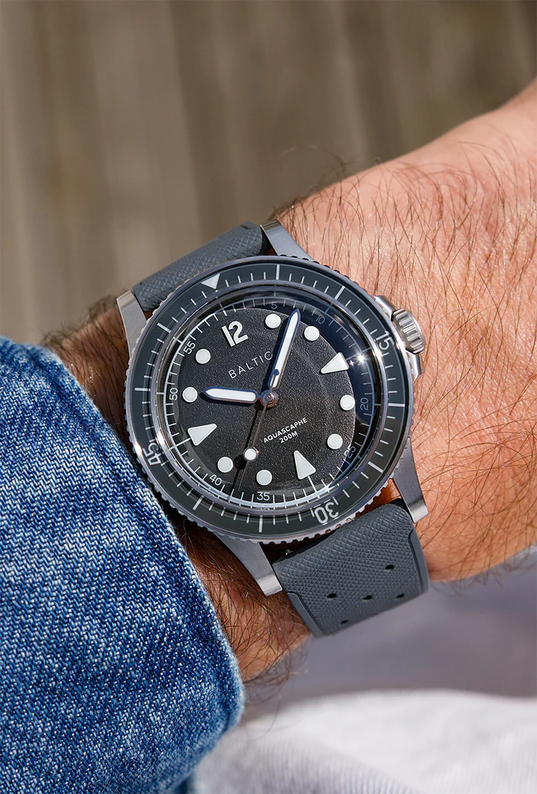 バルチック「アクアスカーフ MK2」￥132,000／自動巻／37㎜、39.5㎜／パワーリザーブは約42時間／200m防水