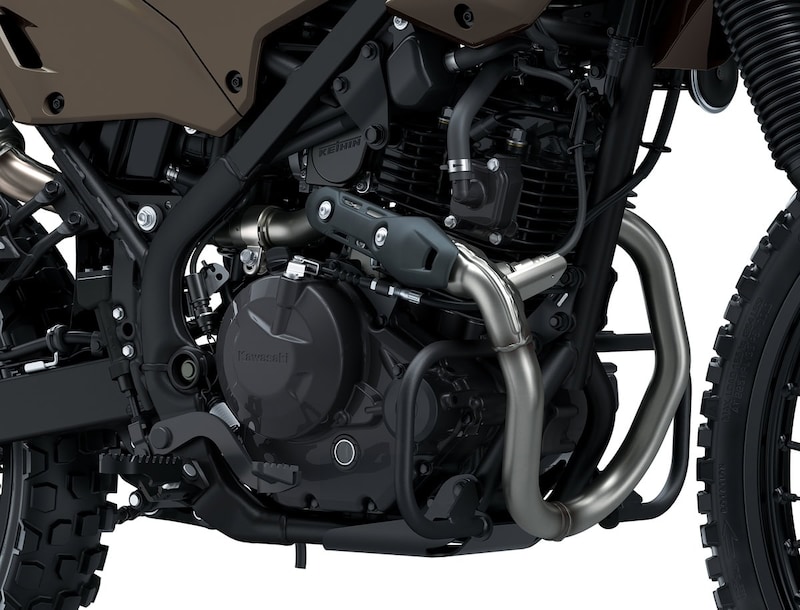 「KLX230 DF」は単気筒エンジンとコンパクトなフレームがもたらす軽快な走り