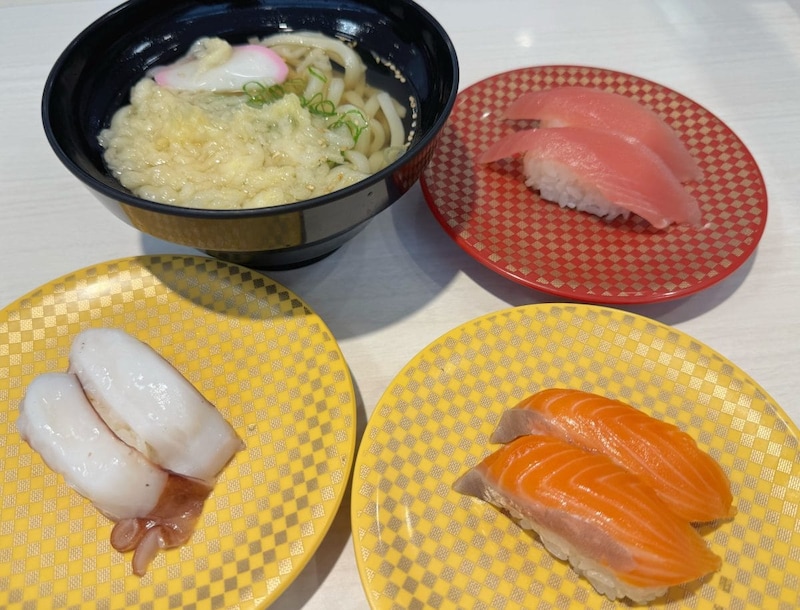 ランチたぬきうどんに、定番の大切りまぐろ・サーモン・真だこを組んでみました