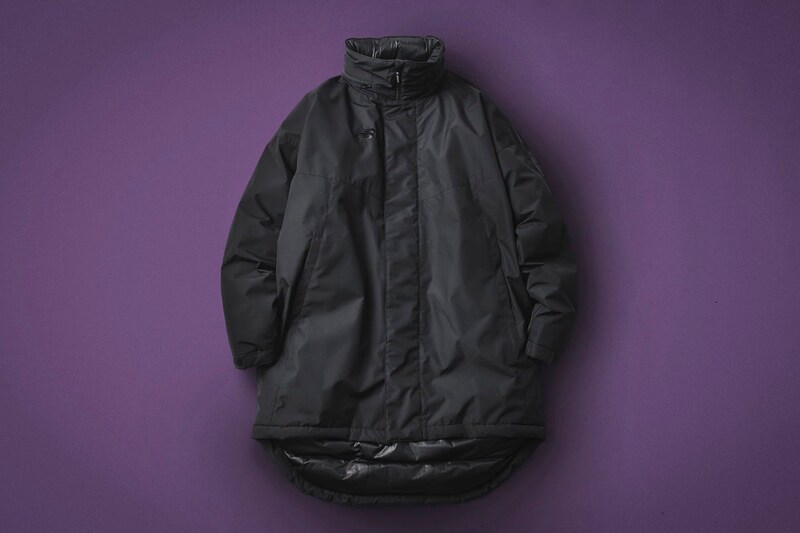 これからの季節にぴったりなニューバランスの「ブラックアウト フィールドパデッドコート」