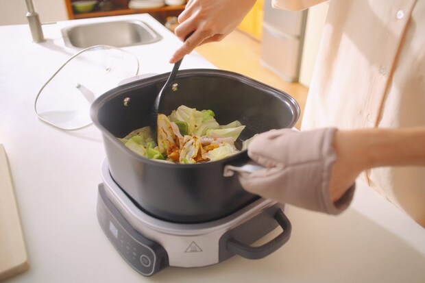 【料理の幅を広げる万能クッカー】ニンジャの新製品は8つの調理方法と8個の調理器具の機能を集約した優れもの!