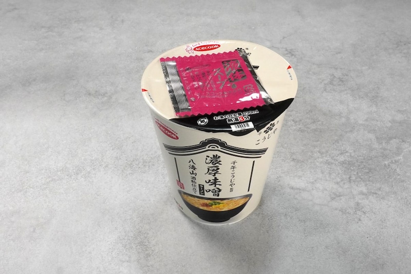 エースコック
千年こうじや監修 八海山酒粕仕立て 濃厚味噌ラーメン