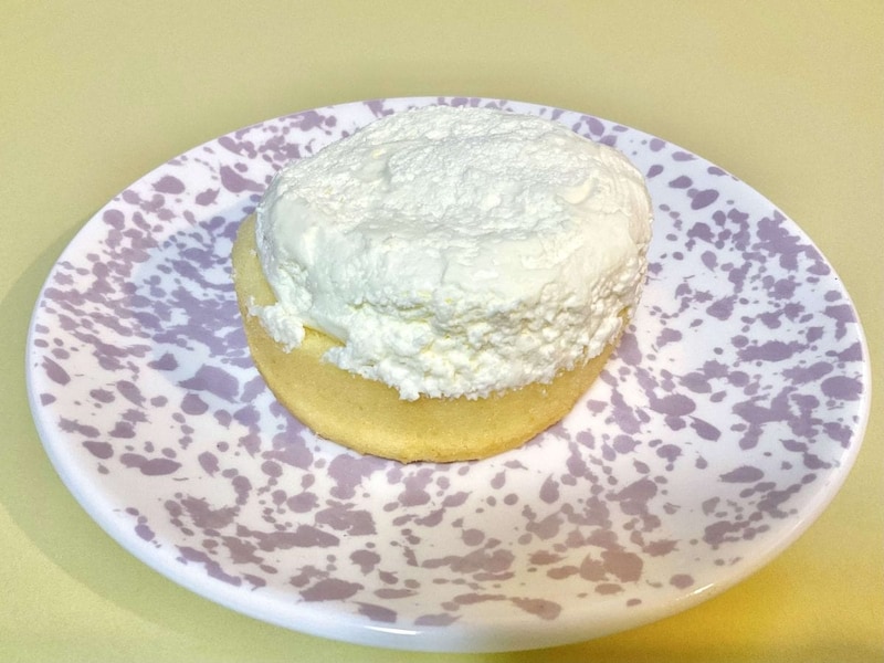 ローソン、盛りすぎ！プレミアムロールケーキ