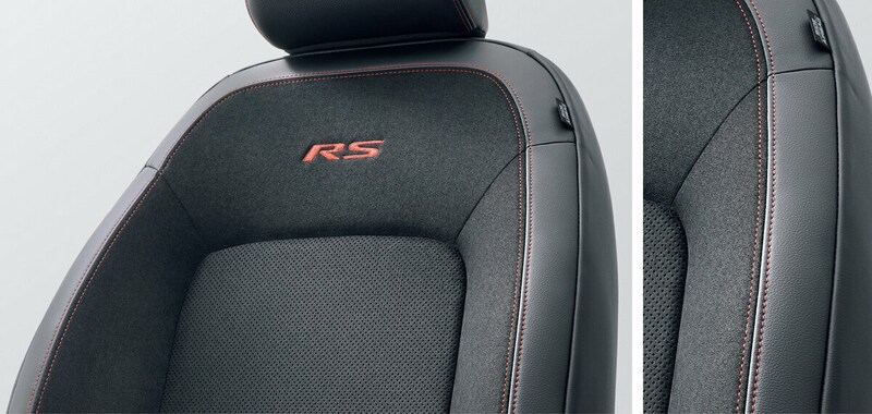 ウルトラスエードをフロントシートに標準装備。レッドカラーのステッチと「RS」ロゴの刺繍が施される