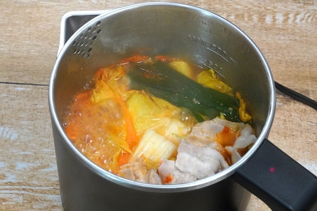 【ニトリ 2990円の破格家電】沸かす・温める・煮るが一台完結!キッチン革命級「電気ケトルポット」をガチレビュー