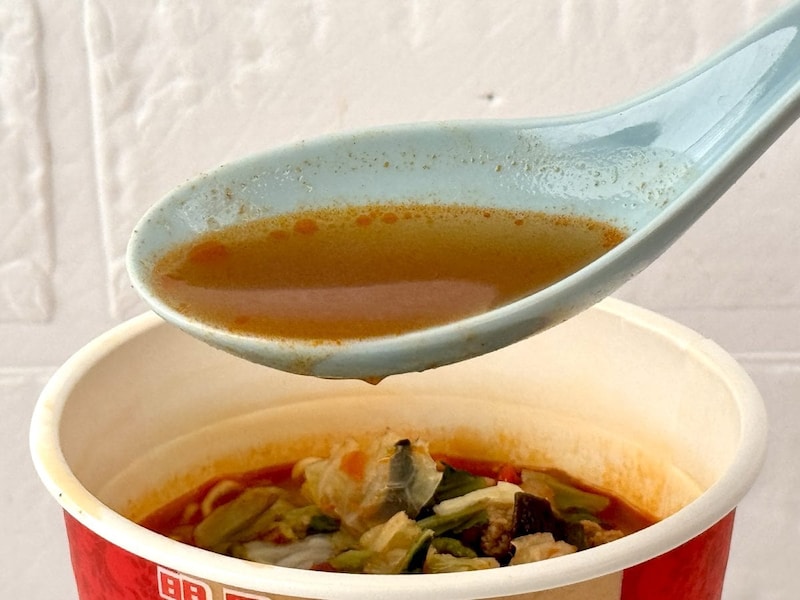 明星食品
明星 Asian Hot 麻辣湯麺／牛と豚をベースに15種類のスパイスを組み合わせたエスニックな香りが鼻をくすぐります