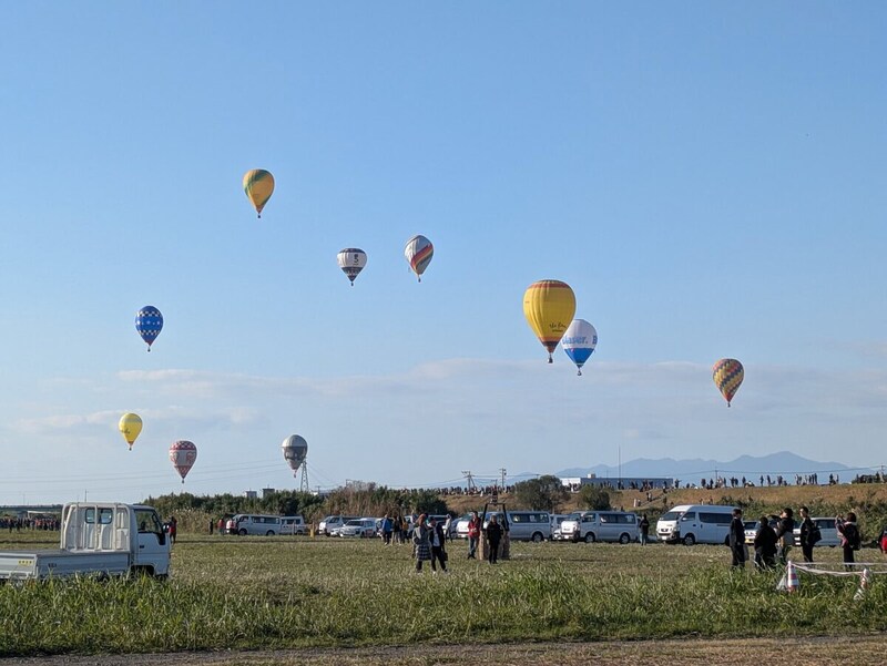 音もなく、どんどんと近づいてくるだけでなく、スタートしてしばらくすると戻ってくるのも不思議。