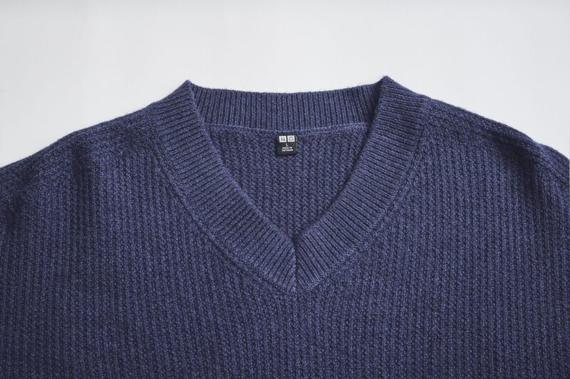 いま新鮮に感じるVネック