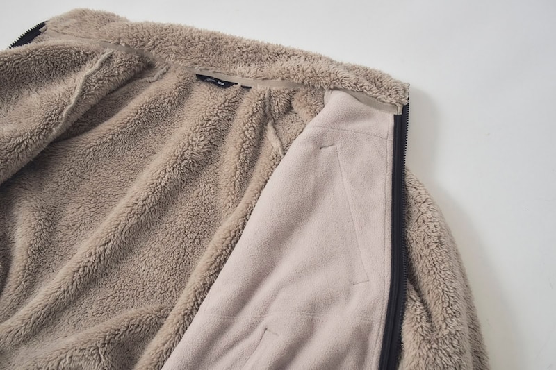 左前身頃には一枚の裏地が貼り付けられている