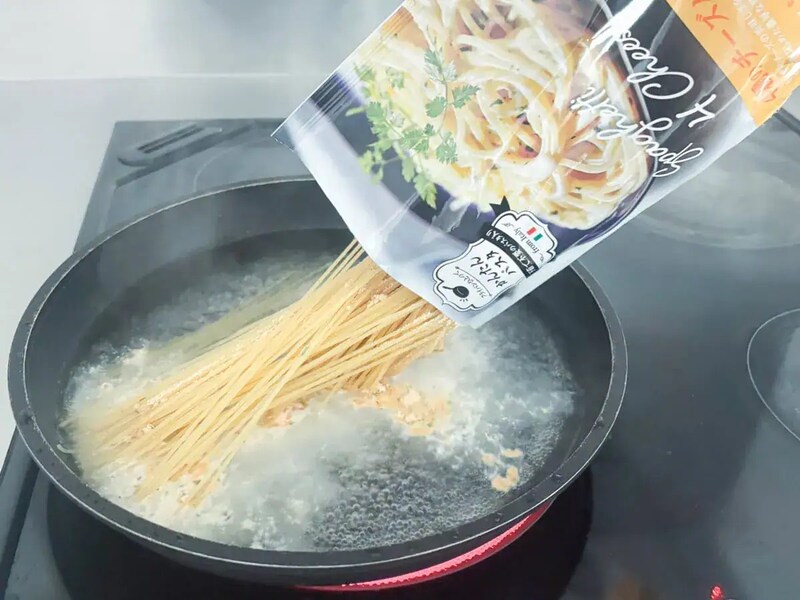 業務スーパーの“常識を覆す”袋麺の究極系、「マジでうまかった」カップ麺のご当地味食べ比べほか【グルメの人気記事ランキングベスト3】(2025年10月版)