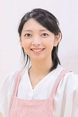 「管理栄養士 荒井名南さん」
献立作成、レシピ開発、記事執筆、監修、食事指導、地元野菜の配達事業などを手がける。食事のバランスを整えることにより、約1年半で11kgの減量に成功した経験を持つ