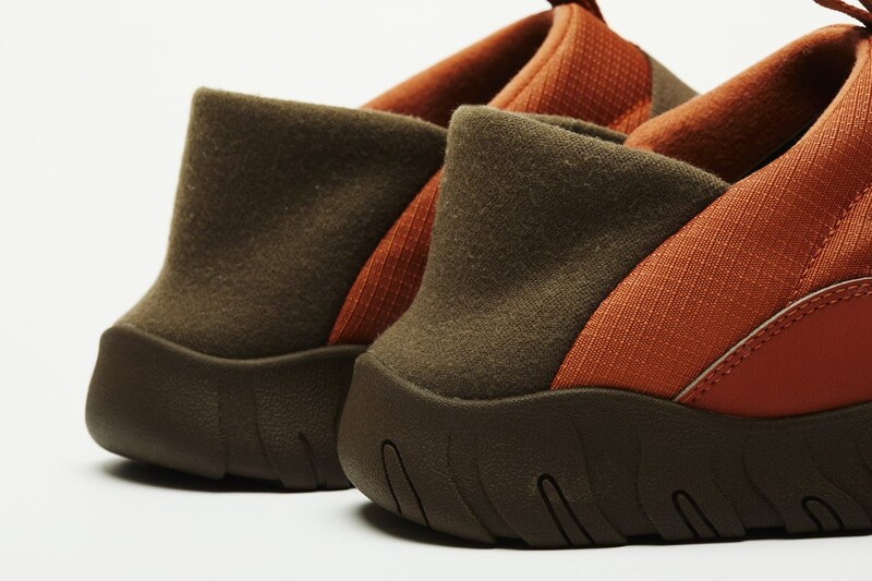 スリッポンサンダルとして履くことができる2WAY仕様