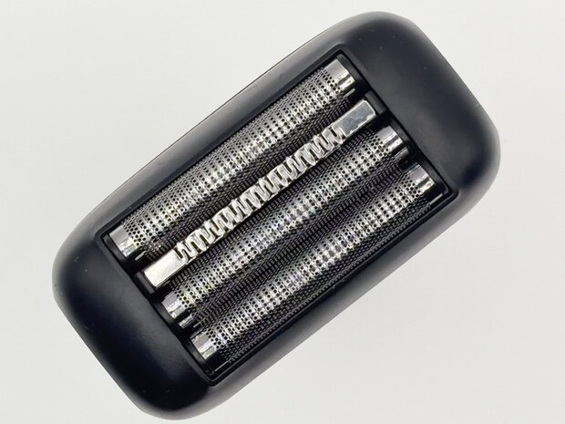 いま電動シェーバーは4枚刃、5枚刃が主流で、4枚刃製品は1万円以上、5枚刃なら2万円オーバーというのが現状