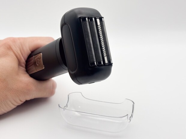 【粗悪品or極上品?】1980円に驚き!ブラックフライデーで買った4枚刃電動シェーバーの実力はホンモノか!? 体験レポ