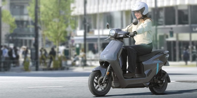 静かでスムースな走りが魅力、航続可能距離は約53km