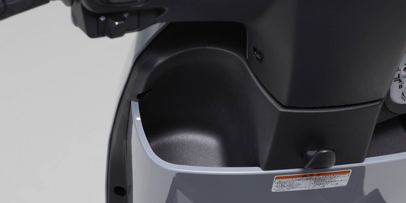 500mlペットボトルを収納できるフロントのインナーポケット