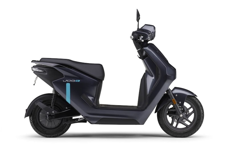 ディグニファイドグレーメタリックカラー