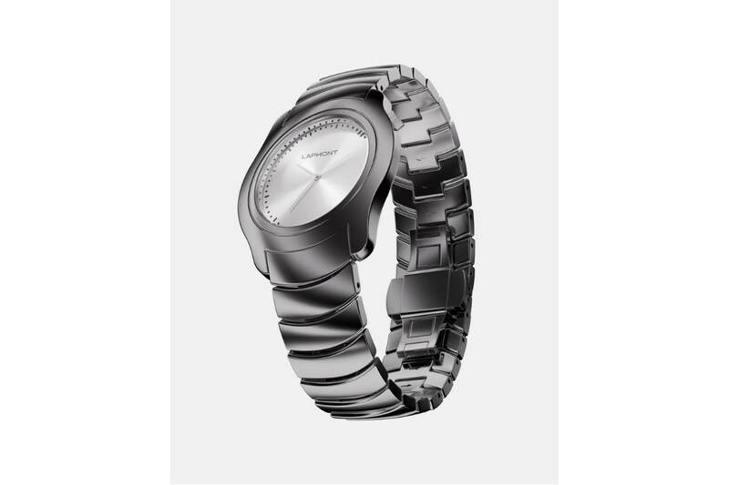 ケースと連続するように設計されたカスタムメタルブレスレット