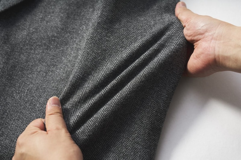 軽量かつ速乾性に優れたジャージー素材で、ストレッチ性に富んでいる