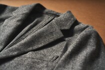 【ユニクロのちょうどいい逸品】秋冬の働き世代におすすめ「万能すぎる高見えジャケット」をスタイリストが徹底解説