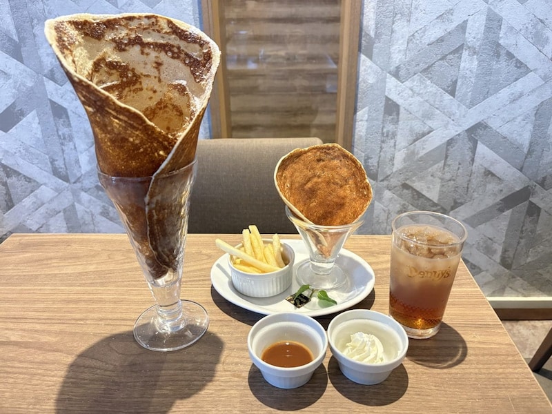 【スイーツ好きは試す価値あり】トッピングはなんと25種類!アレンジの幅が無限すぎる「デニーズの新作クレープ」を実食してみた