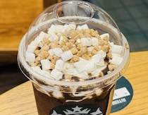 【スタバ新作】満足度が高すぎ！「スモア チョコレート フラペチーノ」の“甘×苦”とザクザク食感が沼だった。常連ライター徹底レポ