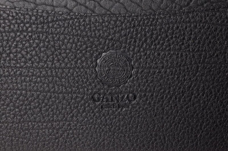 ニュージーランド産のカーフ原皮をイタリアの名門タンナーINCAS社でクローム鞣しを施した高級カーフ