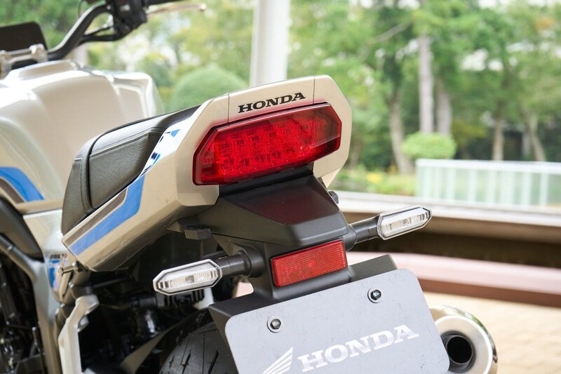 スッキリとシャープな印象をリヤに与えるテールランプ