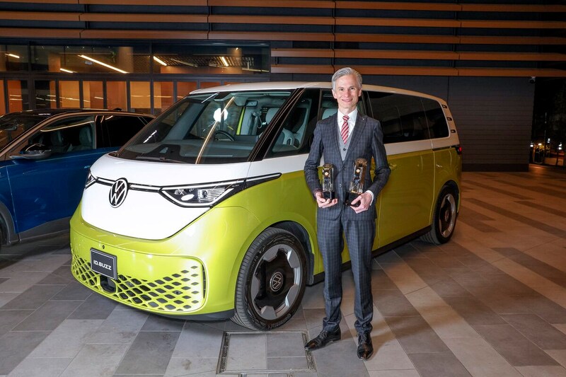 大賞以外の部門賞では、フォルクスワーゲンID.Buzzがインポート・カー・オブ・ザ・イヤーとデザイン・カー・オブ・ザ・イヤーを同時受賞。ワーゲンバスと呼ばれるタイプ2をモチーフにしたデザインとBEVのフルサイズミニバンという点が評価された。