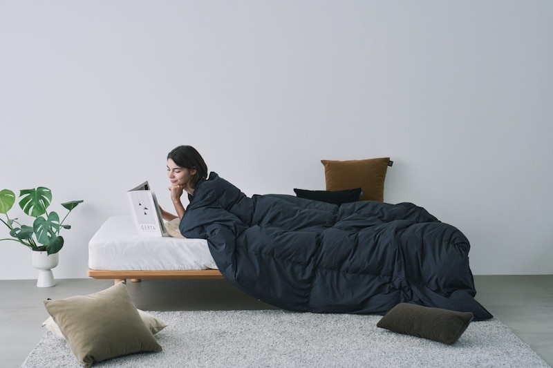 タイオン「DOWN COMFORTER with Cushion フトン」¥18,920/H210×W143㎝/800FP/6色展開