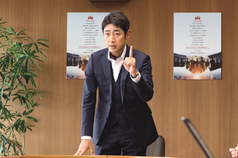 小泉孝太郎さんが演じる山王優太郎は、佐藤浩市さん演じる豪快で人間味にあふれた馬主・山王耕造の息子で、同氏経営のロイヤルヒューマン社の後継者候補でもある人物