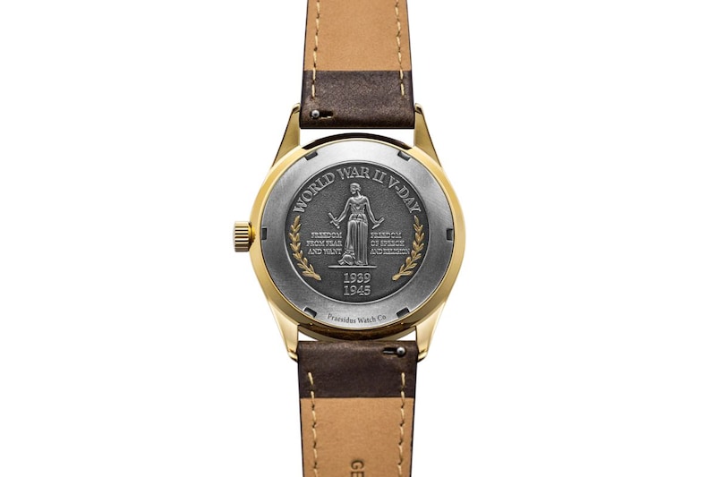 心臓部には信頼性の高い「MIYOTA 9039自動巻ムーブメント」を搭載