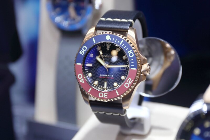 「テセイ ブロンズ スイス オートマティック」