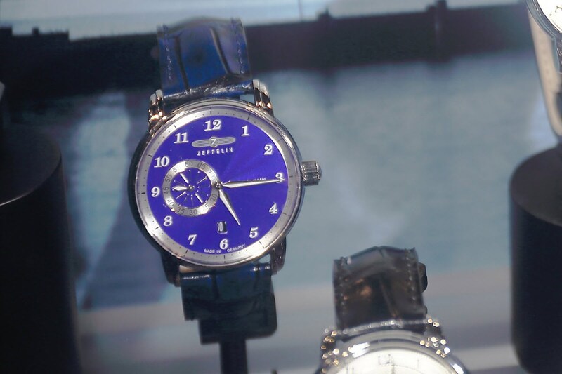 ウルトラマリンカラーを用いたモデル