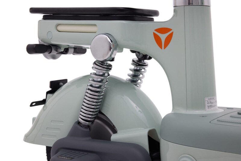 快適な乗り心地に貢献するリヤサスペンション