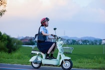 【話題のEVバイク】重さ50kg以下＆カゴ付き！レトロポップで可愛いYADEA「PORTA」が街乗りの正解