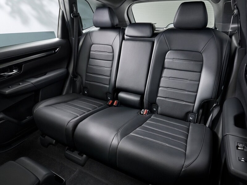 後席の足元のスペースは先代モデルから16mm拡大