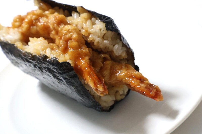 はみ出すほどの海老天が2本も！