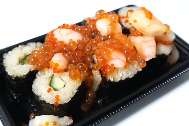 【年末のローソンはすごいぞ】こぼれるイクラ、はみ出す海老天…“コンビニの限界”を超えた「ご褒美グルメ」は500円超えでもリピ確だった