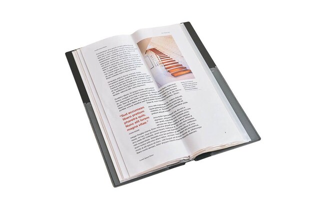 ポケットは横から書類を入れる仕様なので、携帯時にファイルが落ちにくい